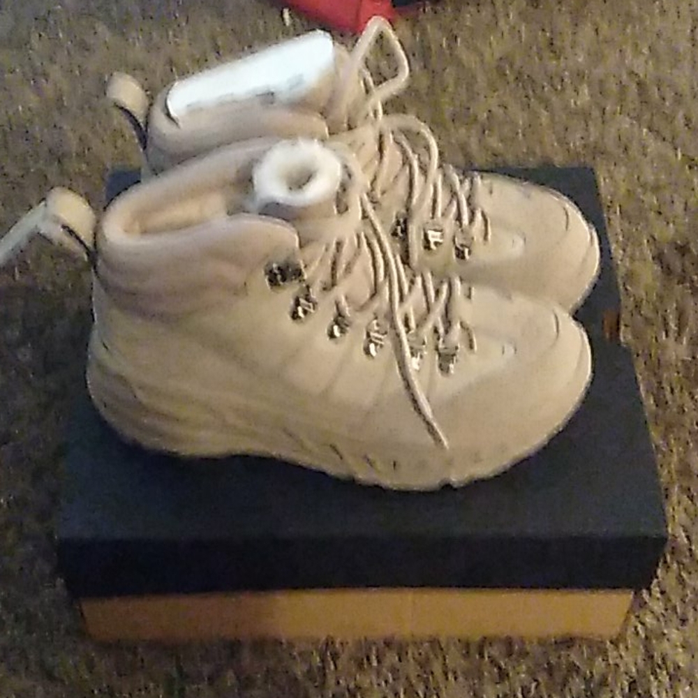 Ugg hikers